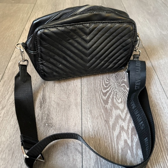 Steve Madden Black Chevron Crossbody Bag - Picture 4 of 7
